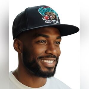 VINTAGE VANCOUVER GRIZZLIES BLACK SNAPBACK HAT with logo by first pick sports